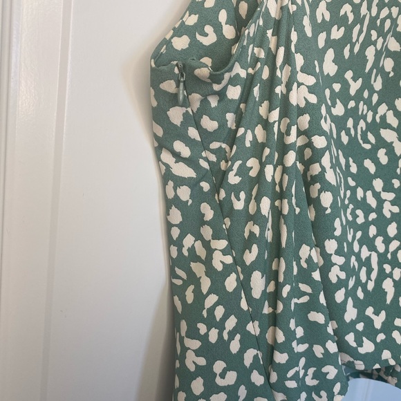 ASTR Button Detail wrap front camisole - Picture 4 of 7